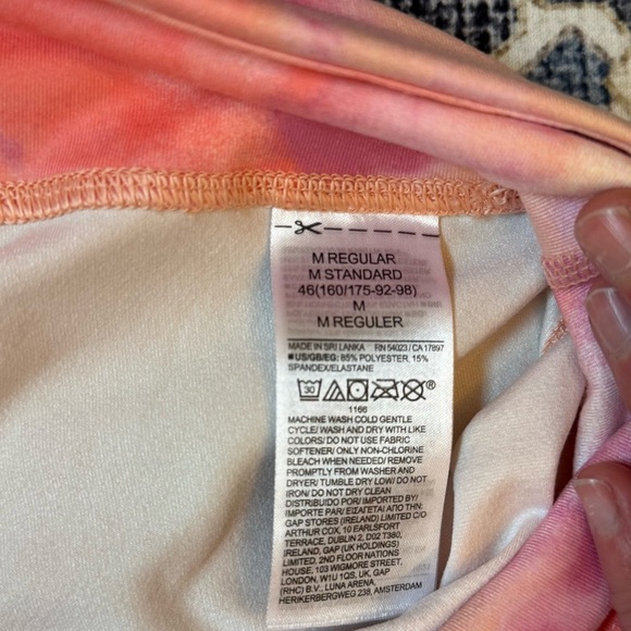 GapFit Women’s Pink Tie-Dye High Rise Biker Shorts Size Medium - Picture 5 of 8